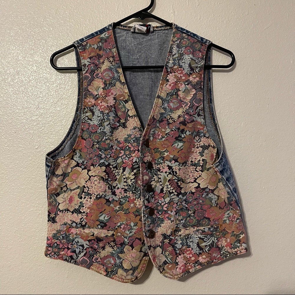 Vintage Y2k Made in the USA floral button up jean vest!